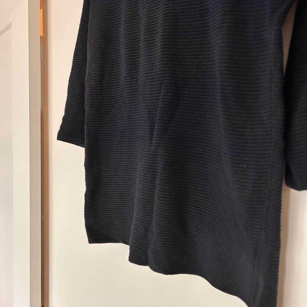 ARITZIA Wilfred Blanchard Sweater
Dark Blue Crew Neck Linen Blend - Picture 7 of 12